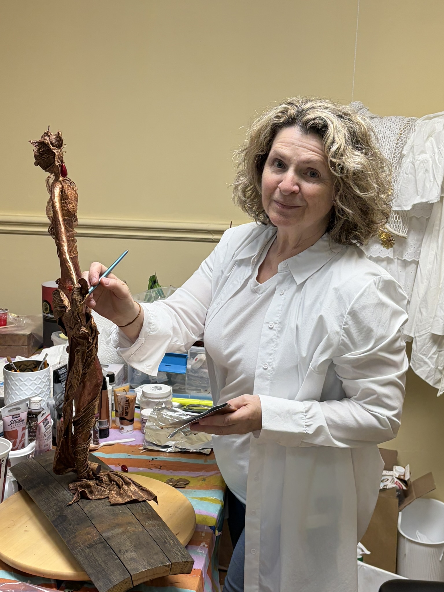 Francine Jodoin dans son atelier
